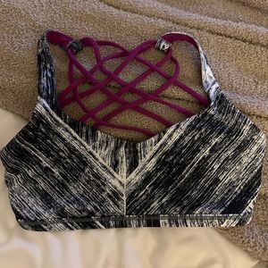 Lululemon Free To Be Wild Size 4 Bra
